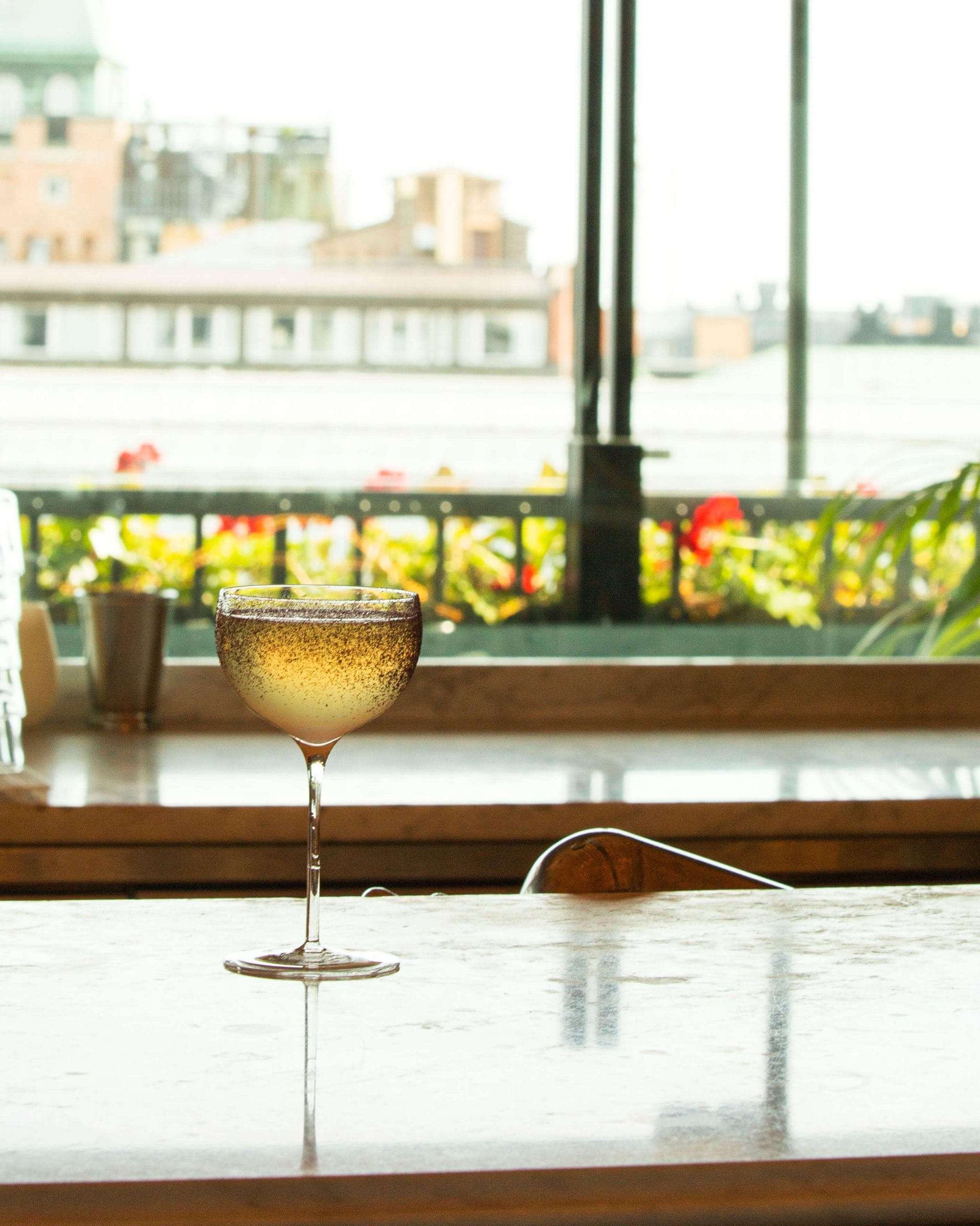 Cocktails i baren på Le Hibou