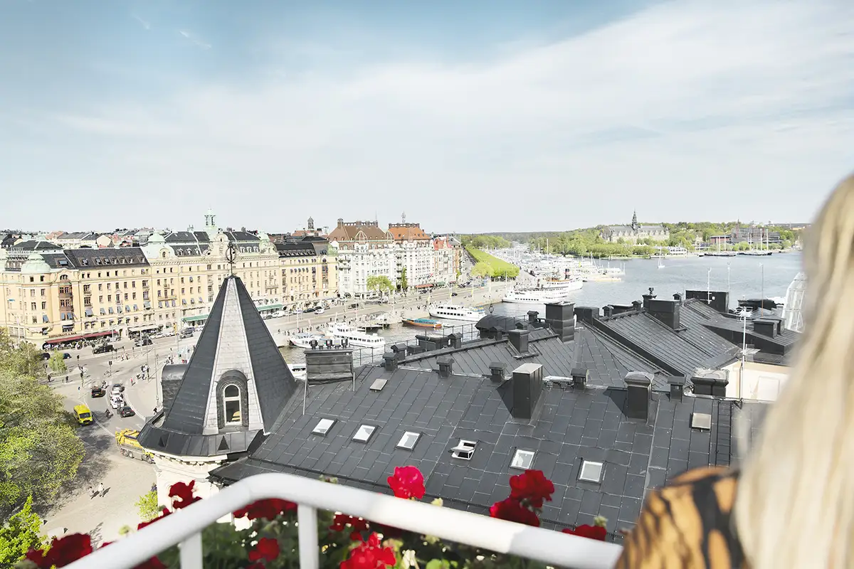 Se ut över sommar Stockholm från Le Hibou