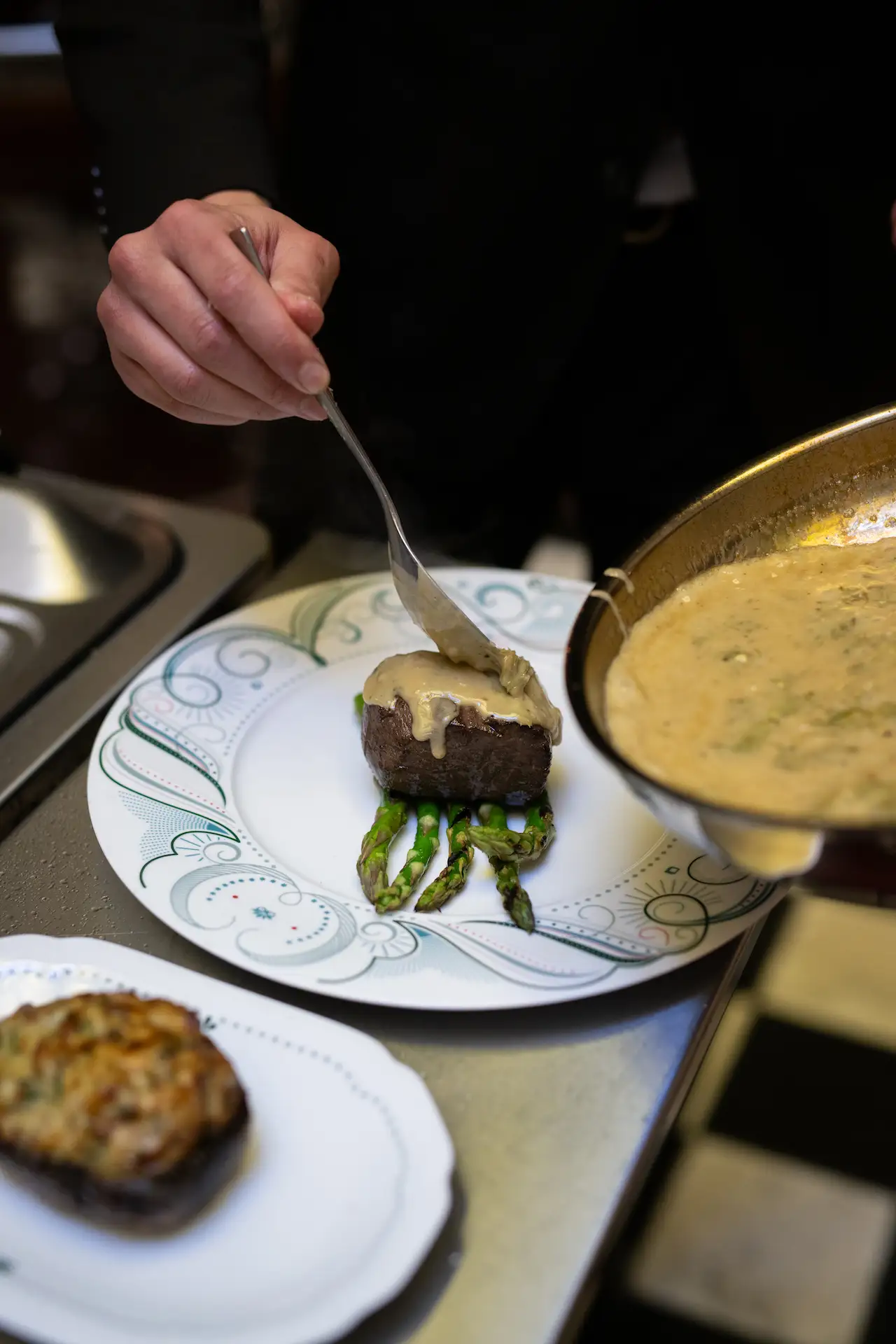 Middag på Bonnie's i Bank hotel